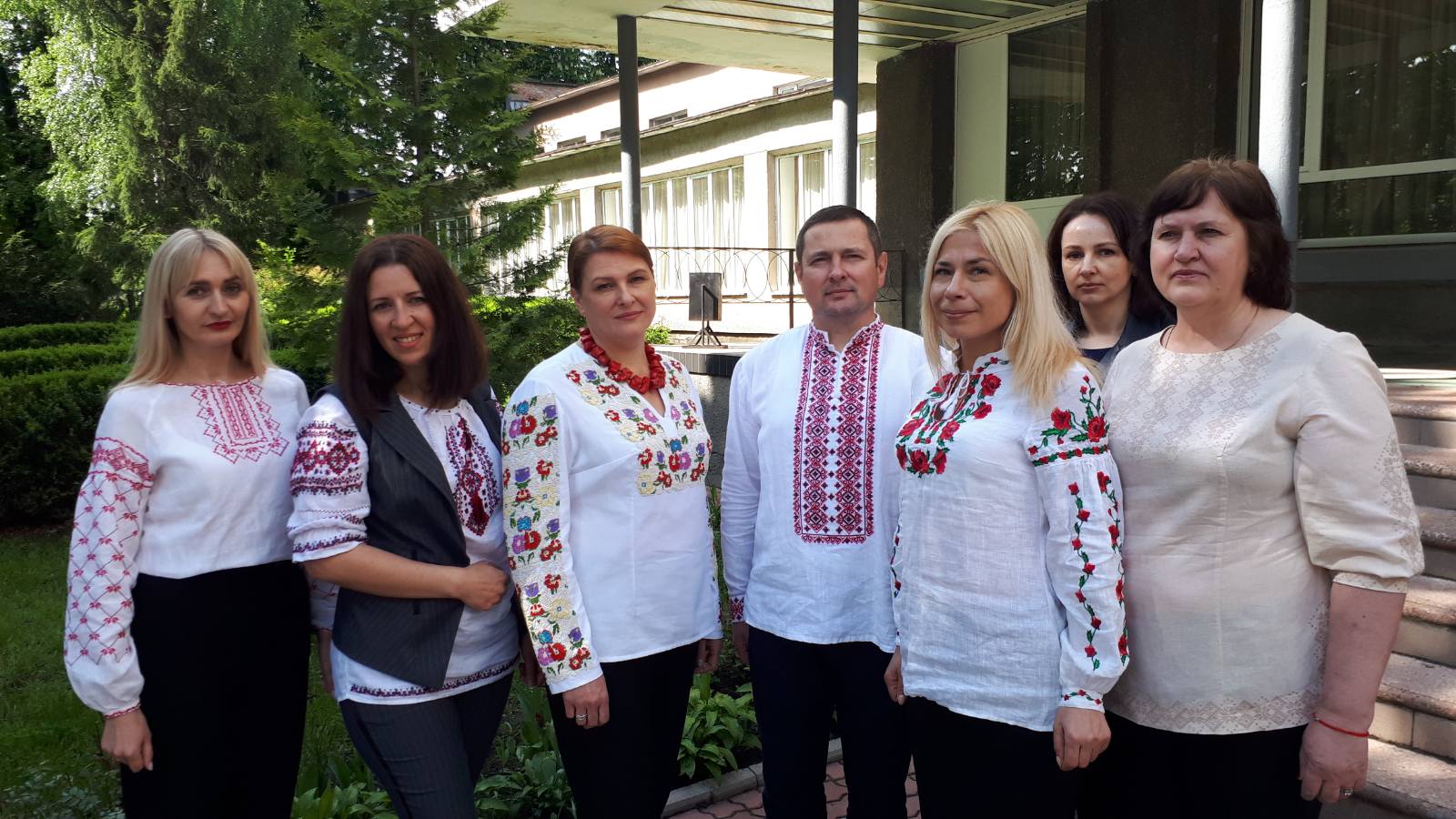 З Днем Вишиванки!
