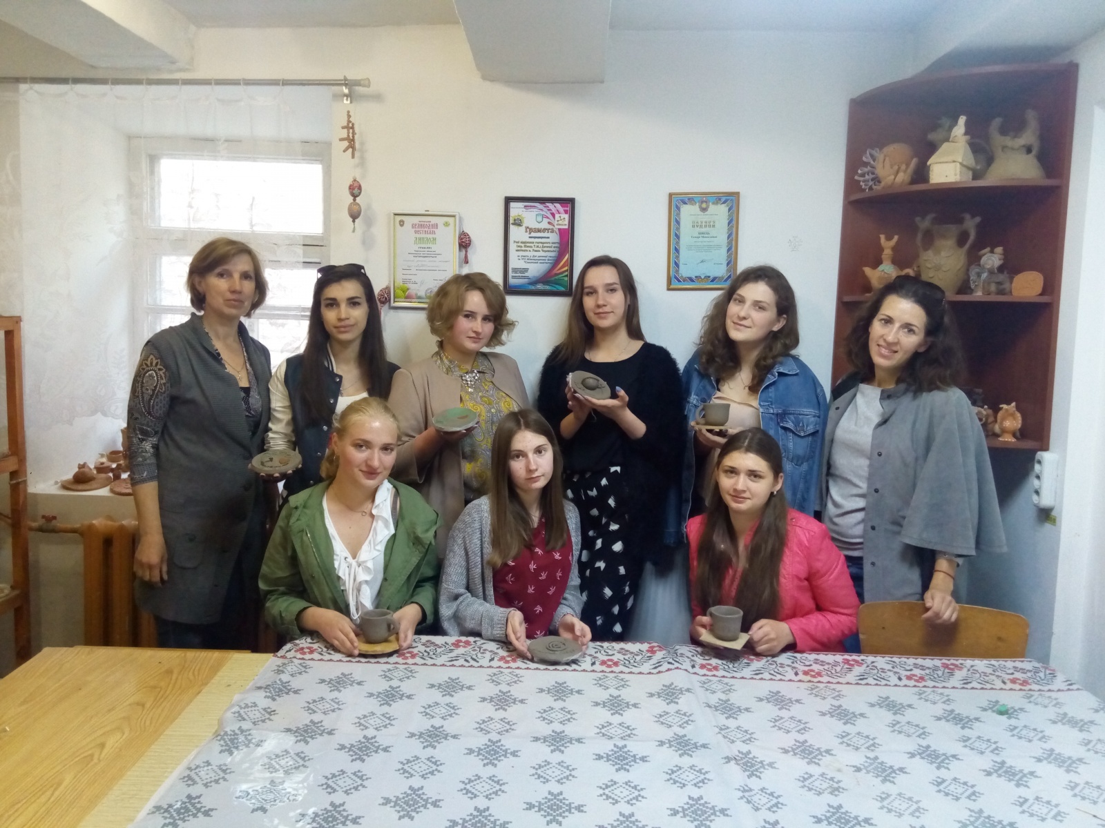 Майстер-клас «Секрети гончарства. Ліплення із глини»
